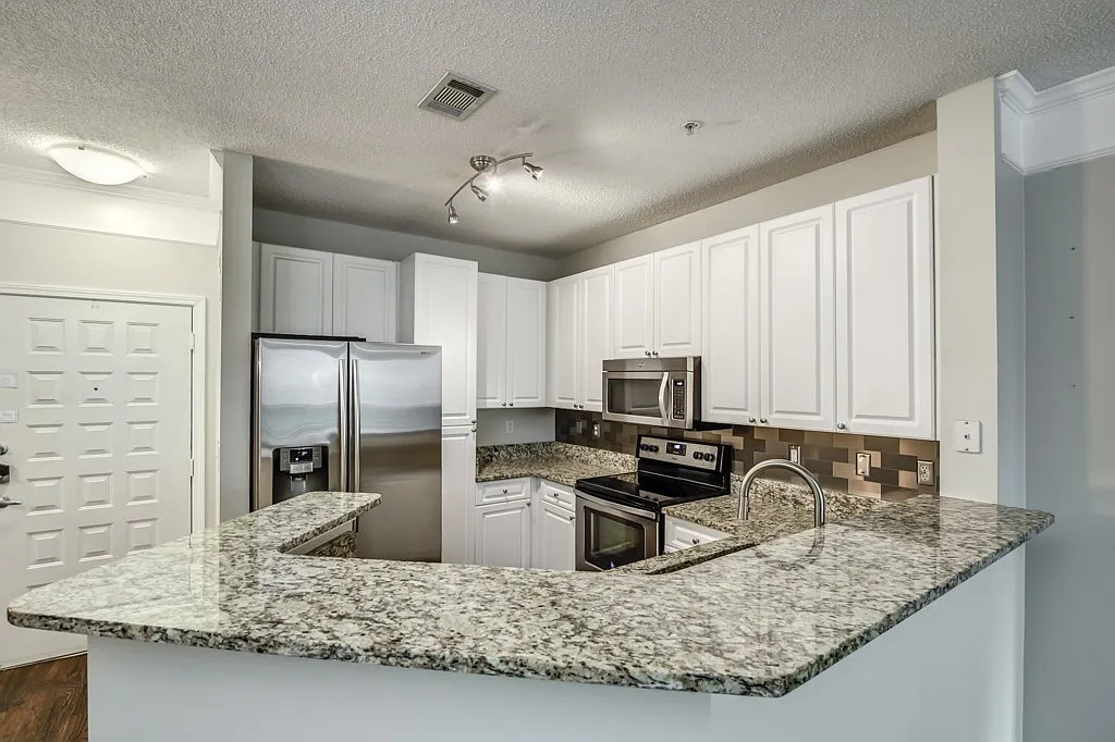 Brookhaven Condo — Photo 2