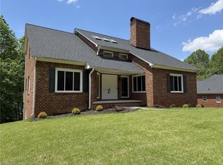 2528 Treetop Ln, Winston Salem, NC 27101