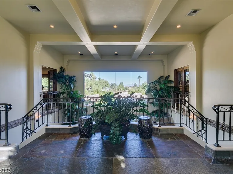 549 Regents Gate Dr — Photo 4