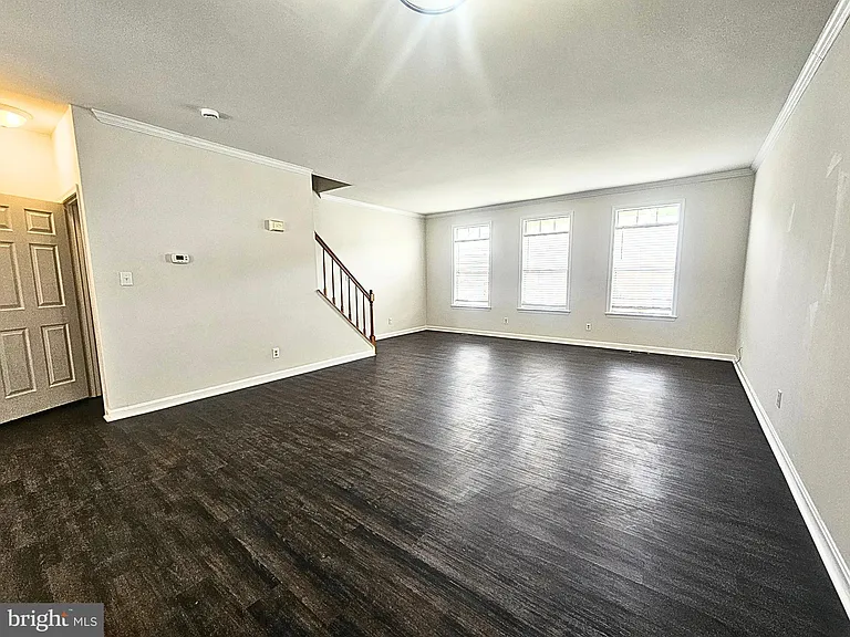 303 Dundee Pl — Photo 10