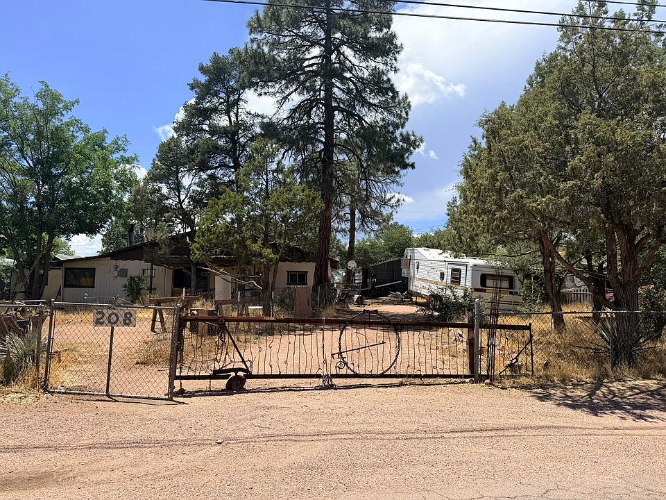 2nd image of 208 S Tonto St