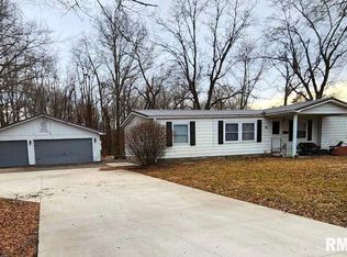 1006 Enterprise St, Benton, IL 62812