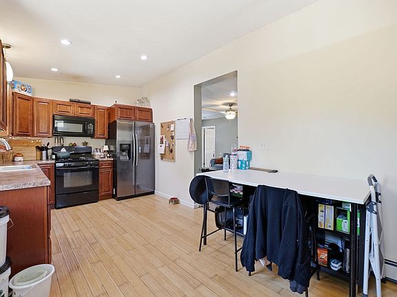 4th image of 180 Ashburnham St