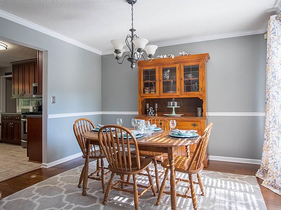 3rd image of 529 Redwood Cir