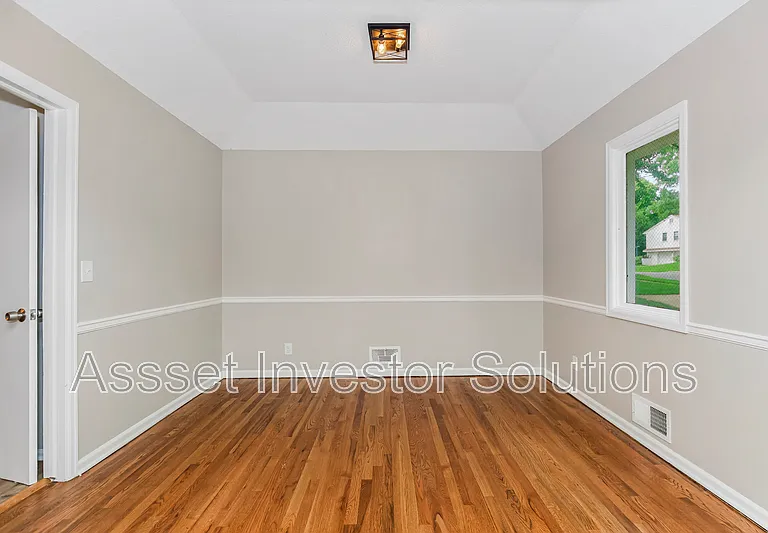 9109 Goddard St — Photo 9