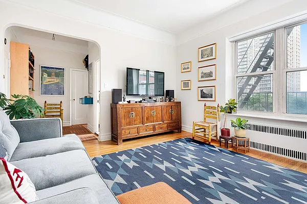 Sold by Stribling | media 8