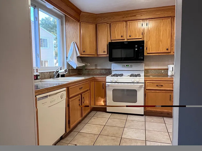 38 Gaslight Ln — Photo 3