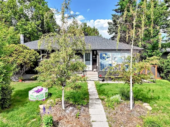 4832 S Worcester Dr SW, Calgary, AB T3C 3L6