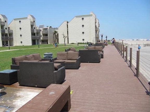 4th image of 6400 Padre Blvd
