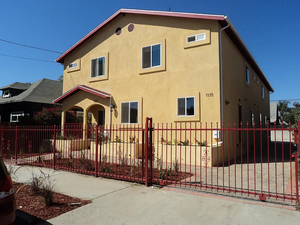 1333 W 25th St