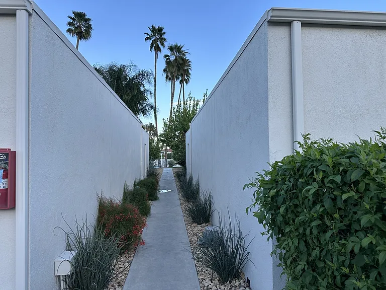 1820 Sandcliff Rd — Photo 9