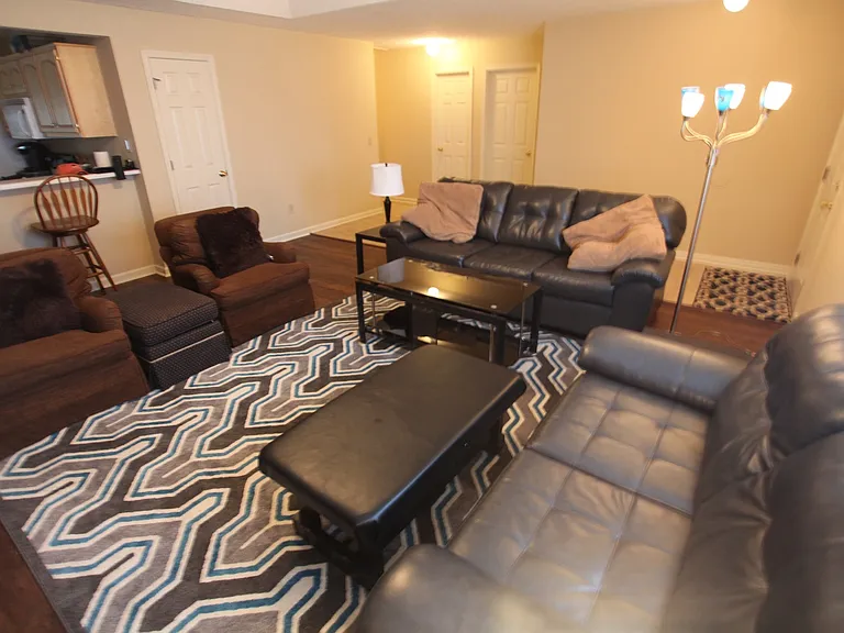 714 Yeager Ln — Photo 12