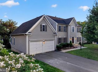 889 Ballou St, Herndon, VA 20170