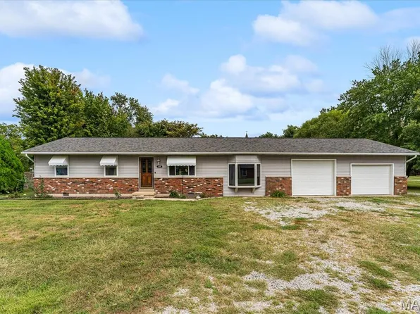 2115 S 5th St, Mascoutah, IL 62258