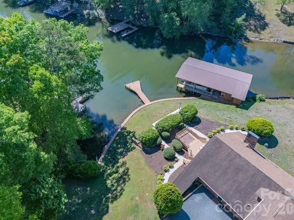 24422 Strand Dr, Albemarle, NC 28001