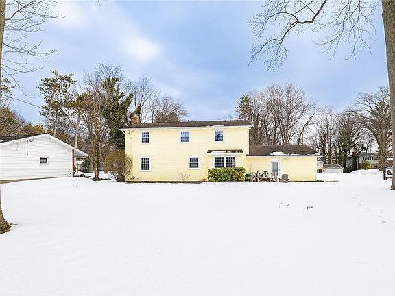 3rd image of 190 Courtly Cir