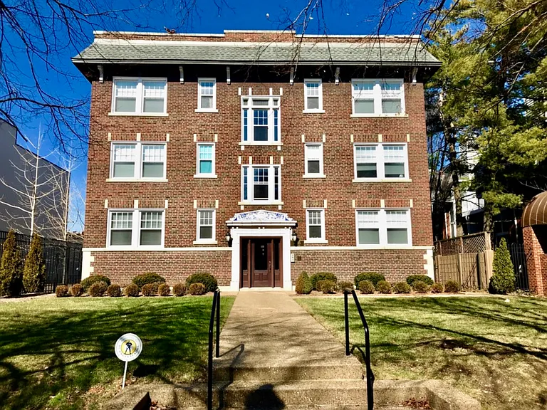 West Pine Apartments — Photo 10