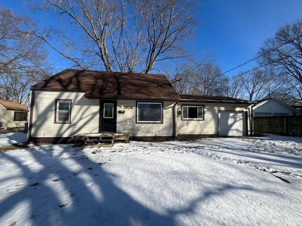 2924 S Franklin Street Rd, Decatur, IL 62521