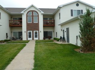 1608 Commonwealth Dr APT 3, Fort Atkinson, WI 53538