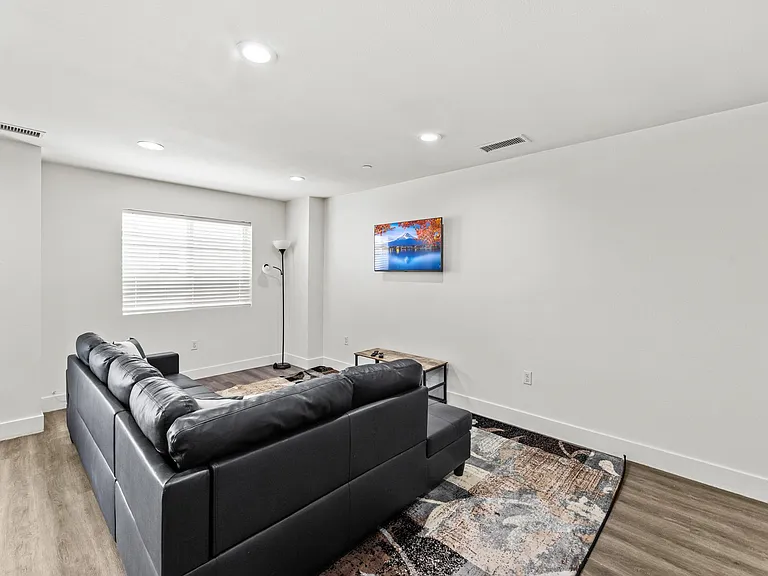 1029 S Montebello Blvd — Photo 26