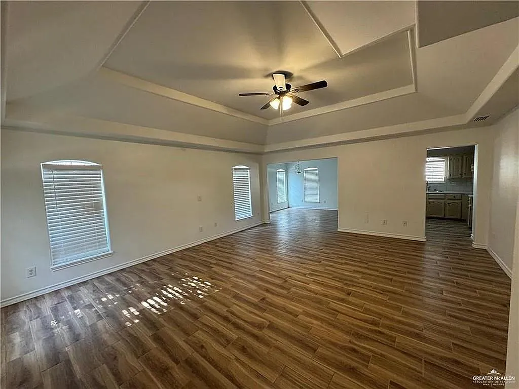 3 bed, 2.0 bath, 1568 sqft, $2,100 — Photo 4