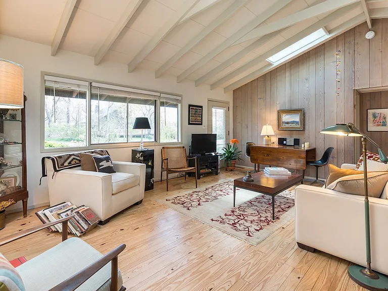 1 Gegan Dr — Photo 2