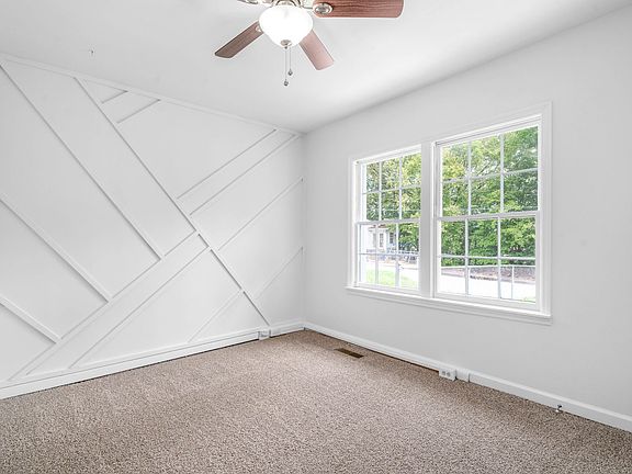 5th image of 634 Ernest St