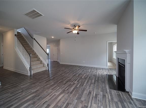 4th image of 107 Fleming Dr #33