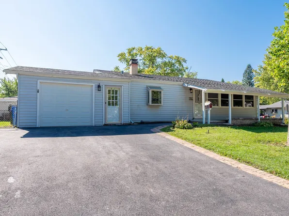 901 Garfield Dr, Carpentersville, IL 60110