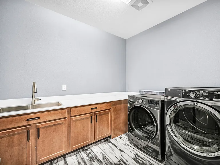 233 Castellari Dr — Photo 63