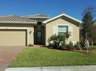 2426 Heydon Cir E, Naples, FL 34120