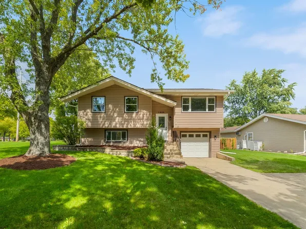 1530 Syracuse Ln, Schaumburg, IL 60193