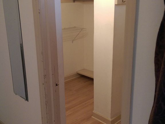 5th image of 410 Nicholson St #1