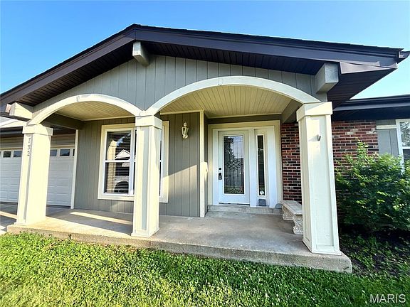 3rd image of 732 Woodrun Dr