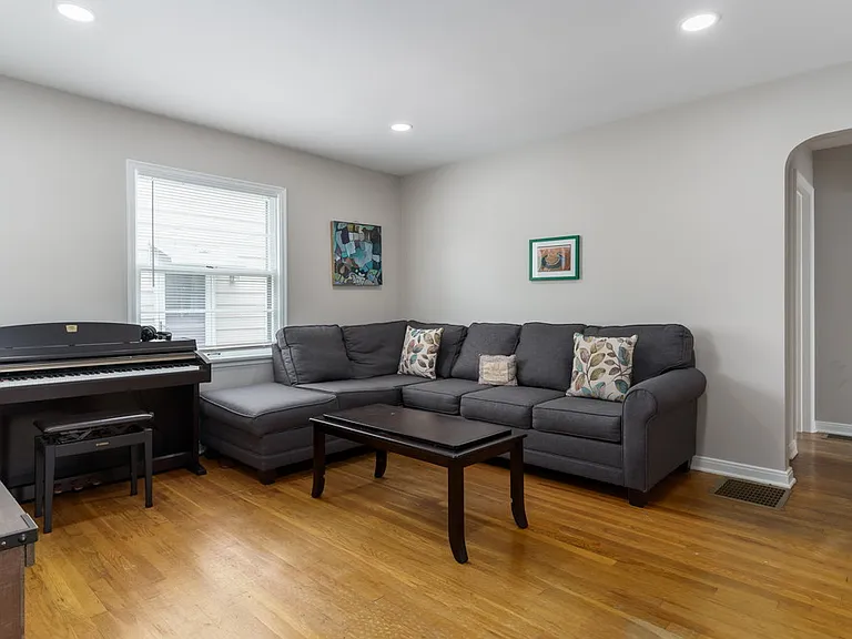 62 E Stanton Ave — Photo 4