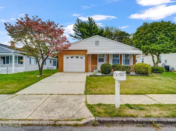 14 Buena Visa Drive, Toms River, NJ 08757