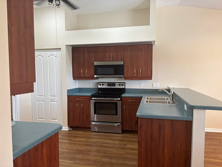 15470 Brainbridge Cir — Photo 10