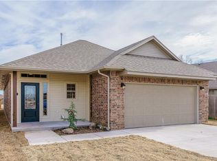 1112 Golden Leaf Dr, Moore, OK 73160