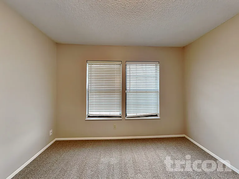 7943 Longshadow Ct — Photo 11