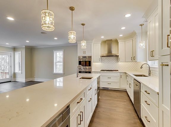 5th image of 1518 Wilmette Ave