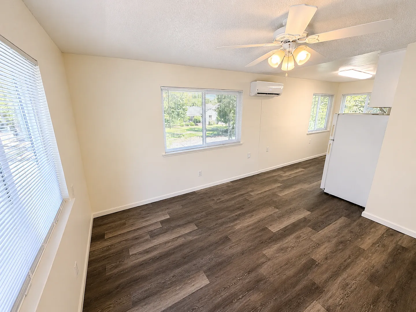 1155/1165 Magnolia Avenue — Photo 2