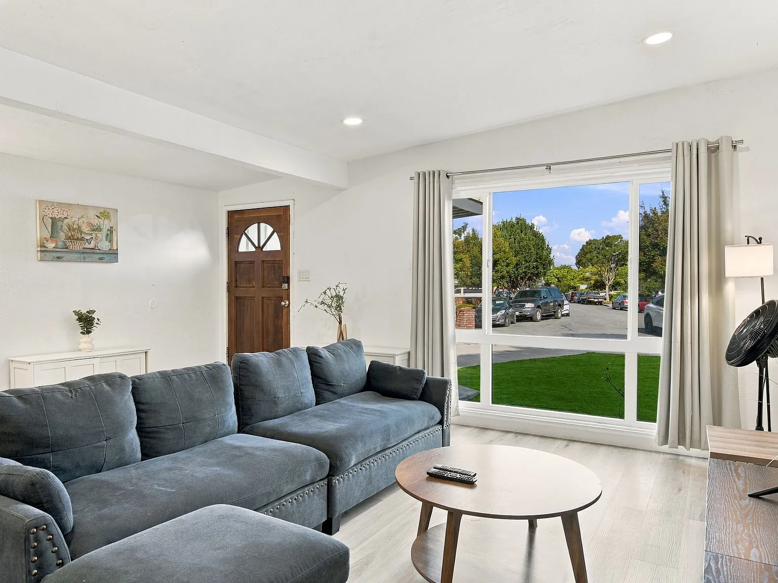 3 bed, 1400 sqft, $4,888 — Photo 4