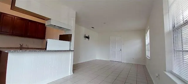 216 Marion Ct — Photo 4