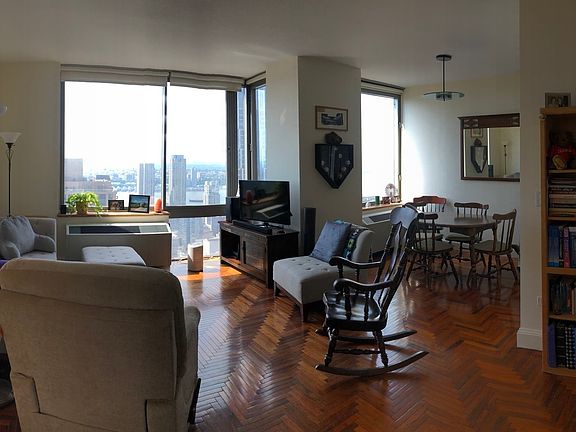 4th image of 101 W 67th St APT 52F