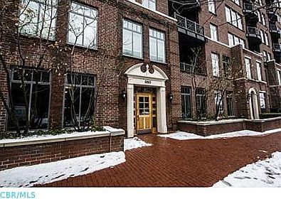 2nd image of 250 Daniel Burnham Sq
