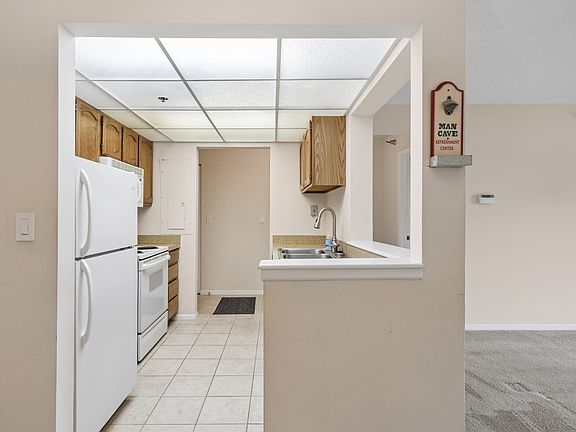 5th image of 1 Bloomingdale Pl APT 220