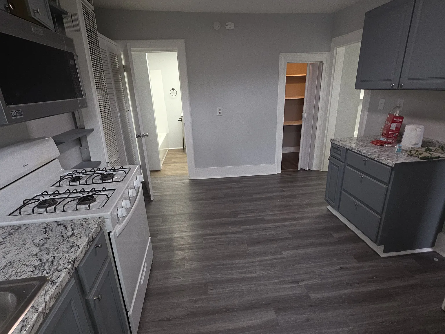 3 bed, 850 sqft, $1,595 — Photo 3