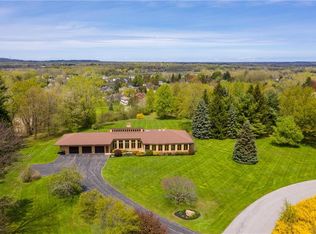 23 Stoney Clover Ln, Pittsford, NY 14534