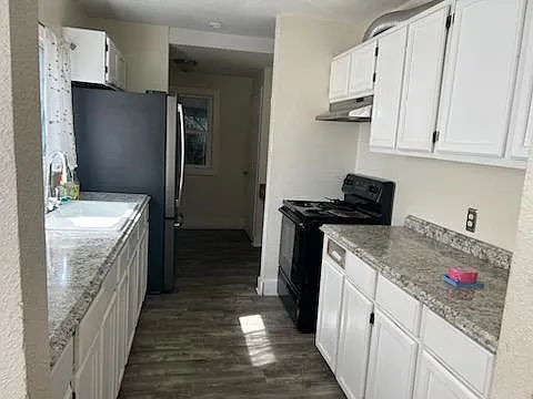 2 bed, 900 sqft, $1,950 — Photo 3