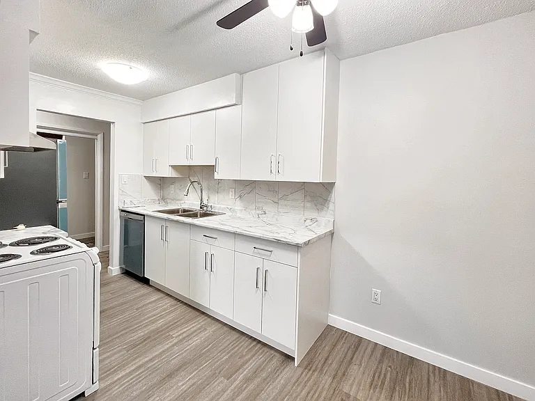 325 Ward St #303 — Photo 7